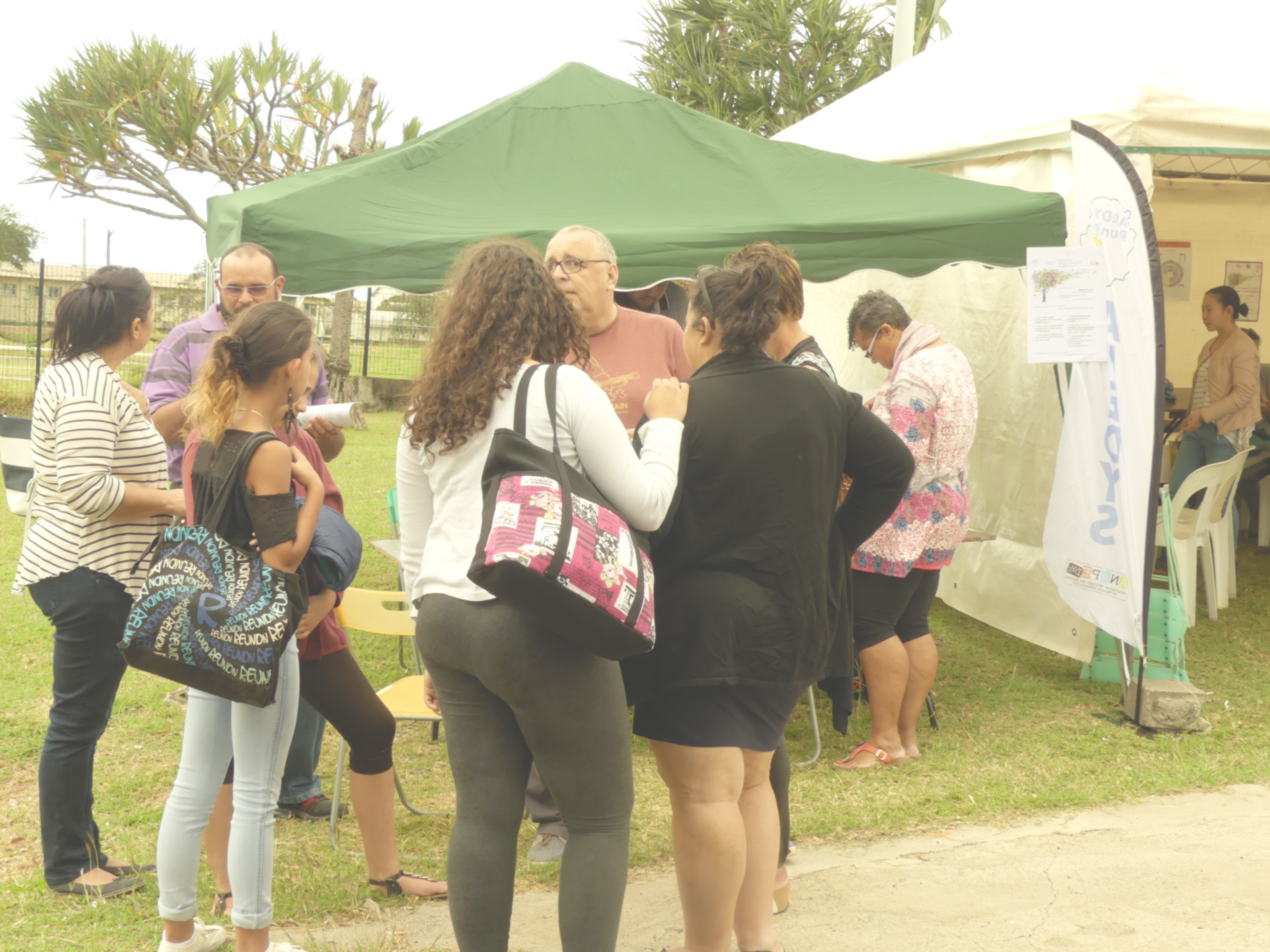 Photo Journee Nationale des DYS 2017 - 7 - Stand Apedys.JPG